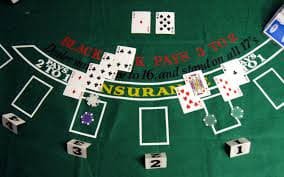 Tampilan layar permainan Jewels of Prosperity pada aplikasi mobile jupitertogel menampilkan gulungan dengan simbol permata berwarna
